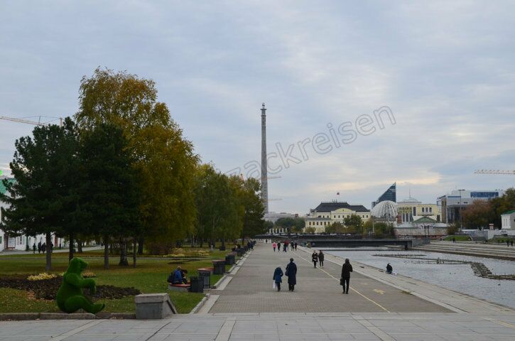 Der mittlerweile abgerissene, nie fertiggestellte Fernsehturm in Jekaterinburg