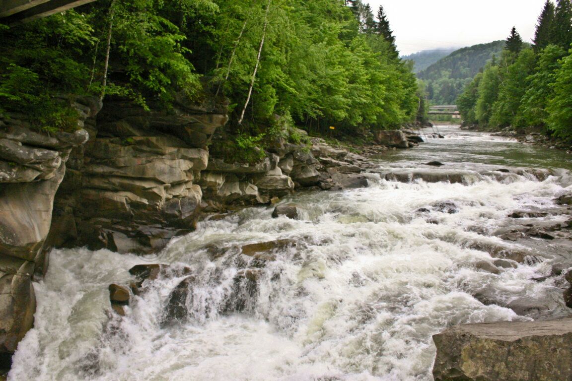 Fluss in den Karpaten