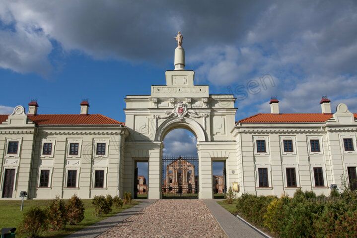 Das Torhaus des Schlosses in Ruschany