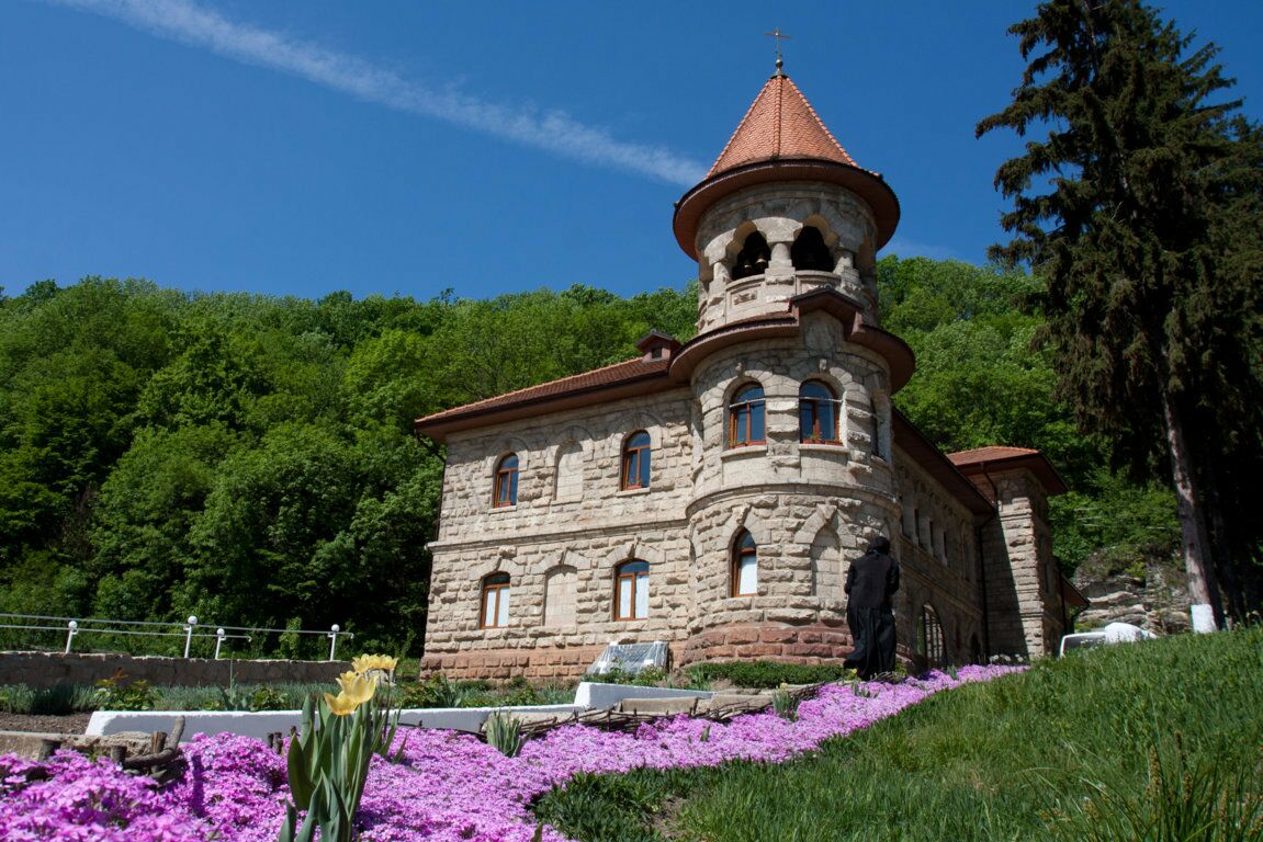  Das Kloster Rudi