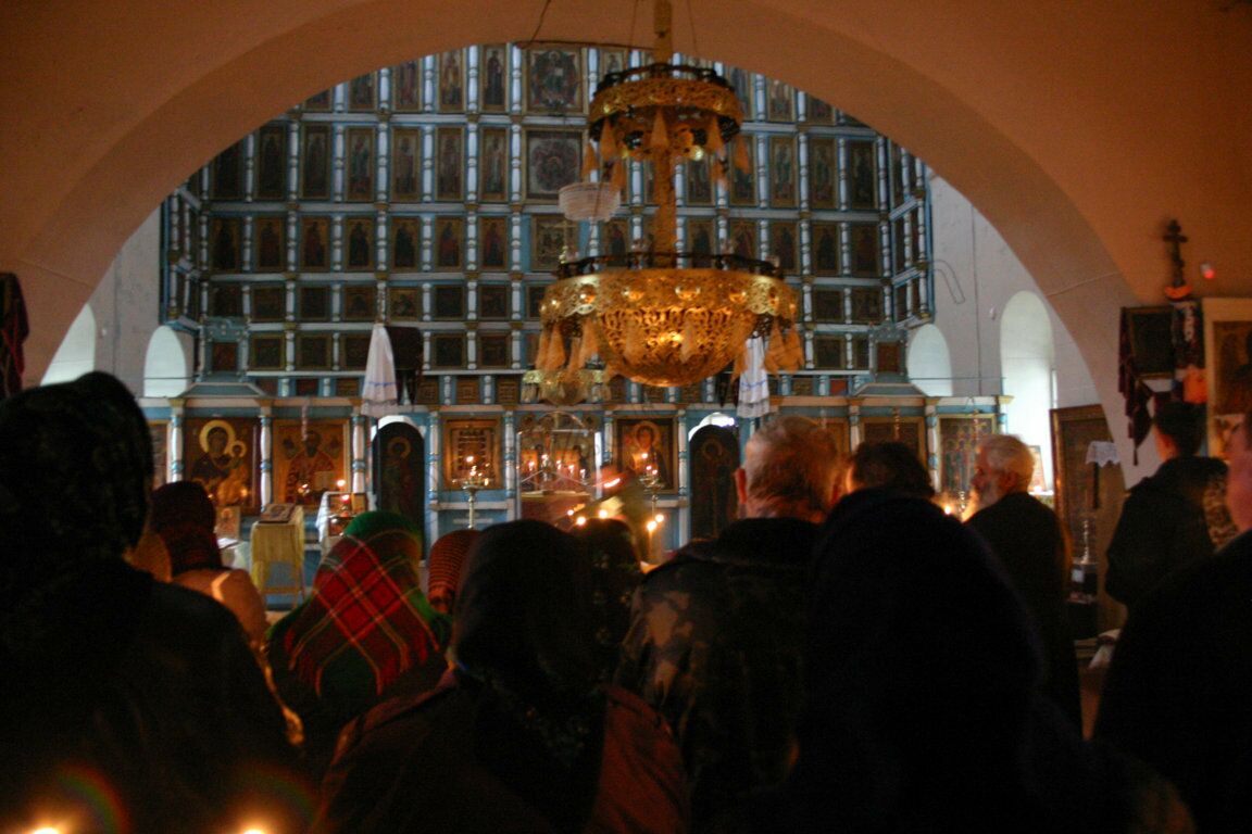 Während einer Messe in der Maria-Entschlafens-Kirche in Bila Krynyzja