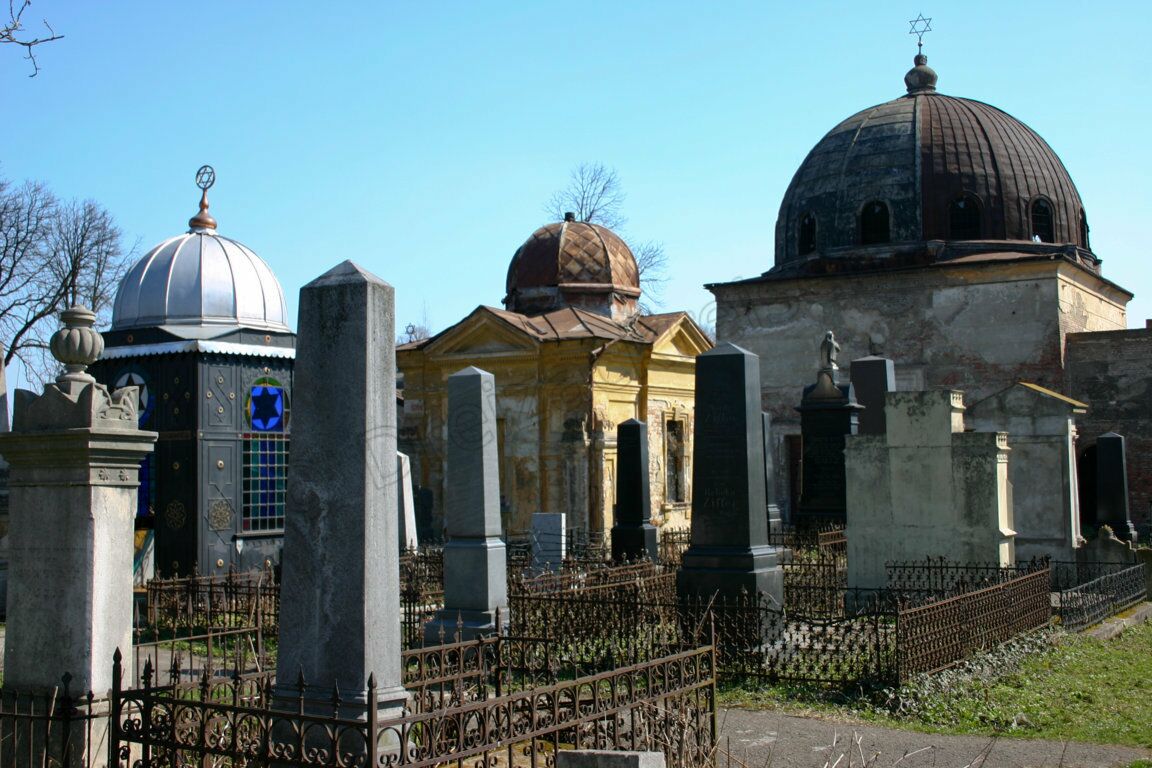  Die Zeremonienhalle auf dem Jüdischen Friedhof in Czernowitz