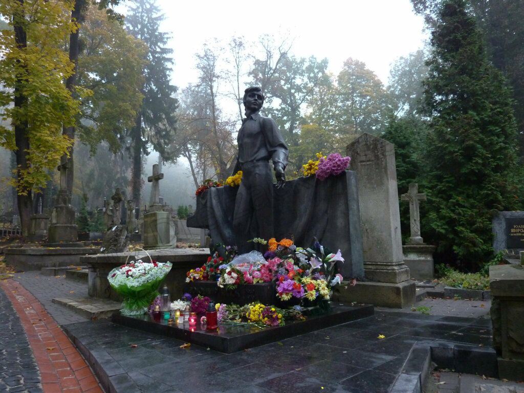 Grabmal des Komponisten Wolodymyr Iwasjuk auf dem Lytschakiwski-Friedhof in Lemberg