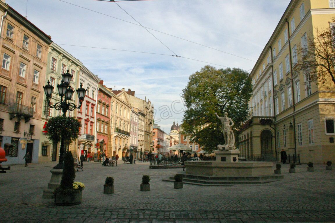 Der Neptunbrunnen am Marktplatz in Lemberg