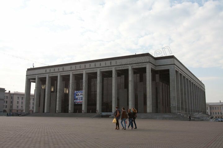 Palast der Republik am Oktoberplatz in Minsk