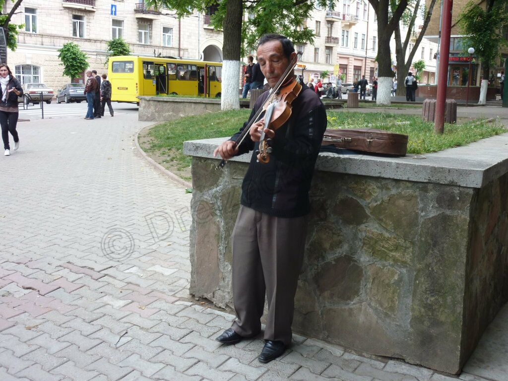 Straßenmusikant in Czernowitz