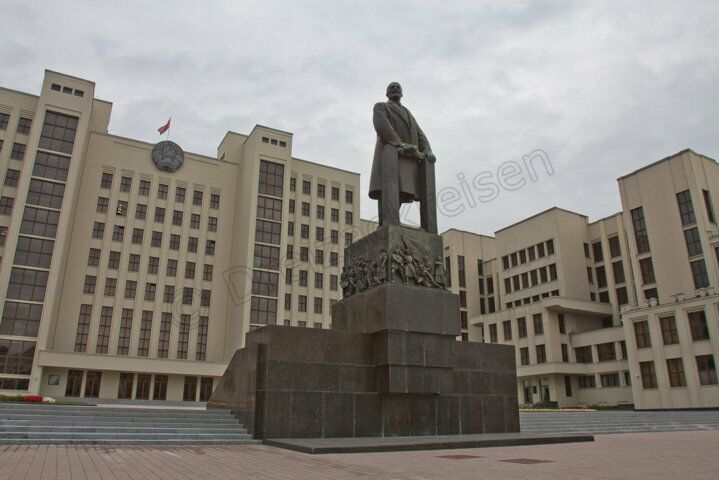 Lenin-Denkmal vor dem Regierungsgebäude in Minsk