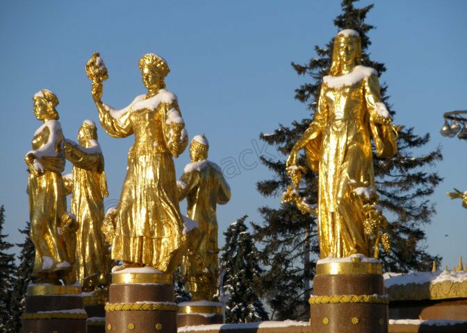 Brunnen der Völkerfreundschaft den 15 sowjetischen Republiken gewidmet im VDNCh allrussischen Ausstellungszentrum in Moskau